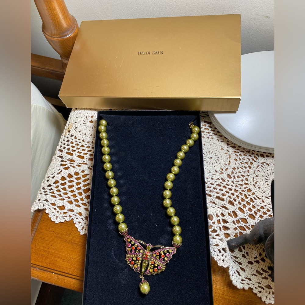 Heidi Daus Butterfly Pendant Necklace chocker 
Sage green faux pearl beads NRFB